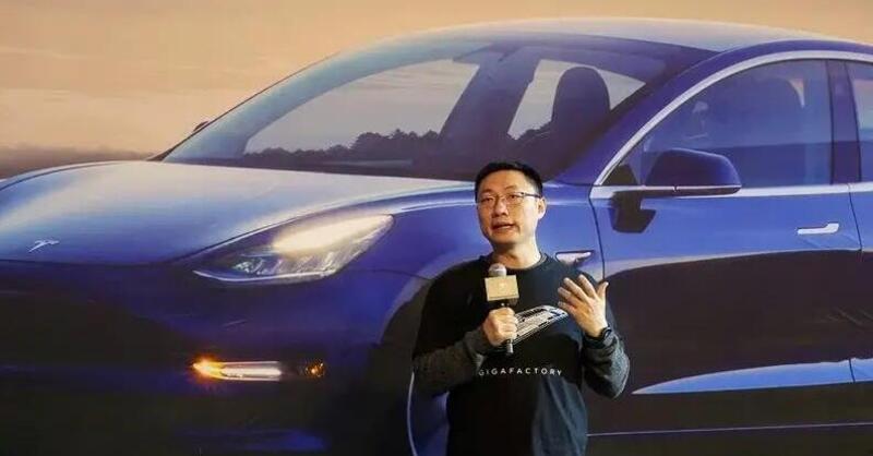 Vive per due mesi dentro la fabbrica:  Tom Zhu diventa il numero 2 di Tesla dopo Elon Musk