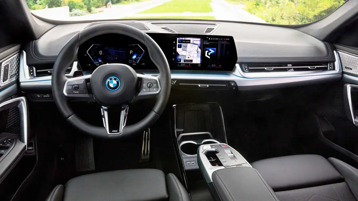 BMW iX1 (2022-->>) (7)