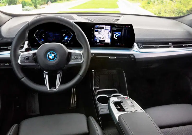 BMW iX1 (2022-->>) (7)