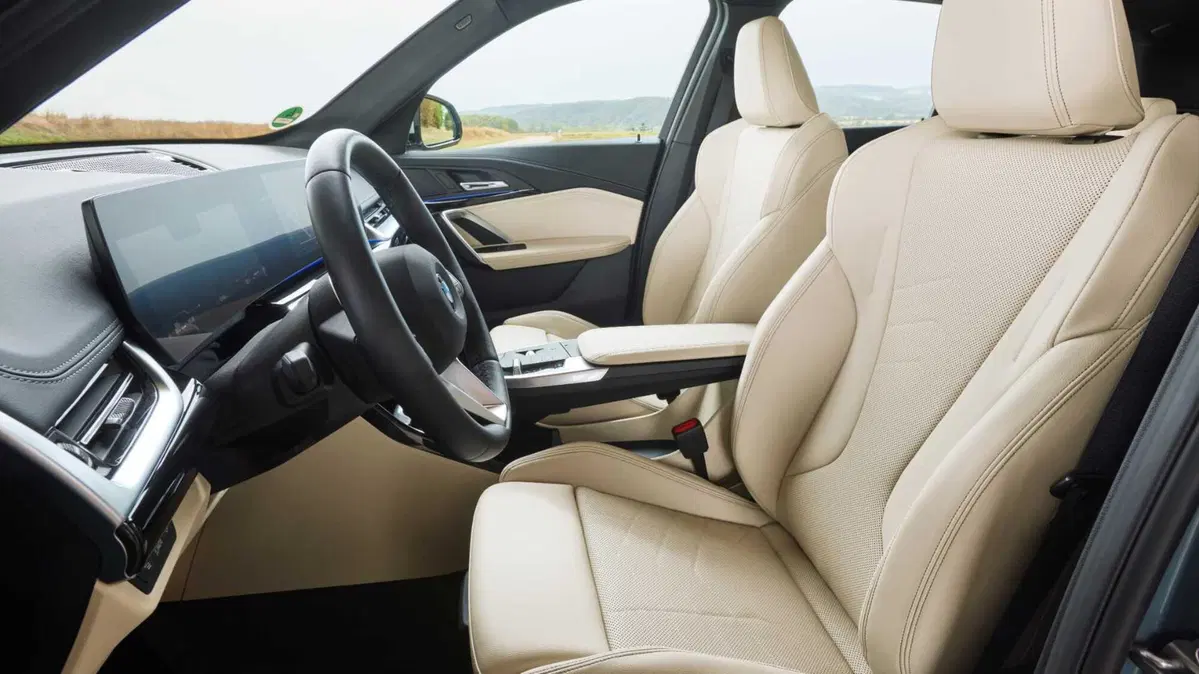 BMW iX1 (2022-->>) (10)