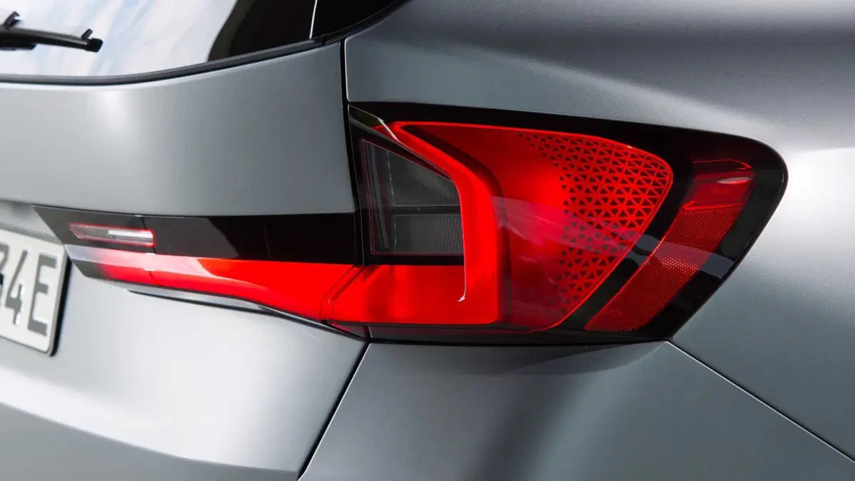 BMW iX1 (2022-->>) (21)