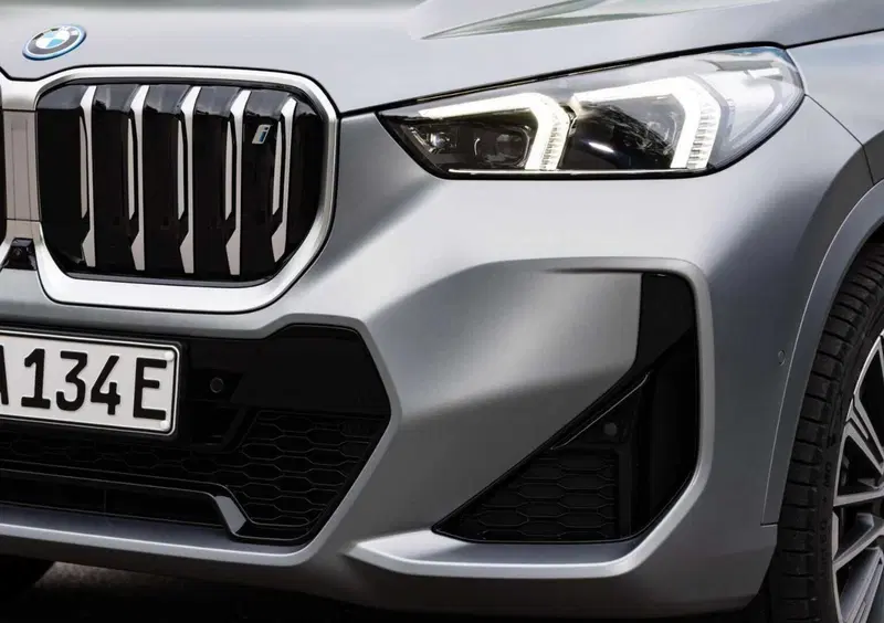 BMW iX1 (2022-->>) (22)