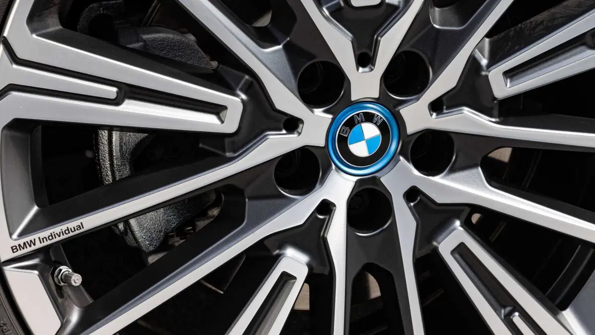 BMW iX1 (2022-->>) (23)