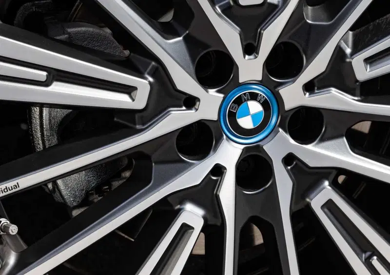 BMW iX1 (2022-->>) (23)