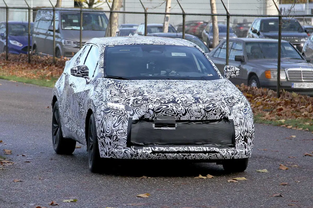 Nuova Toyota Small SU elettrica, ecco le foto spia (2)