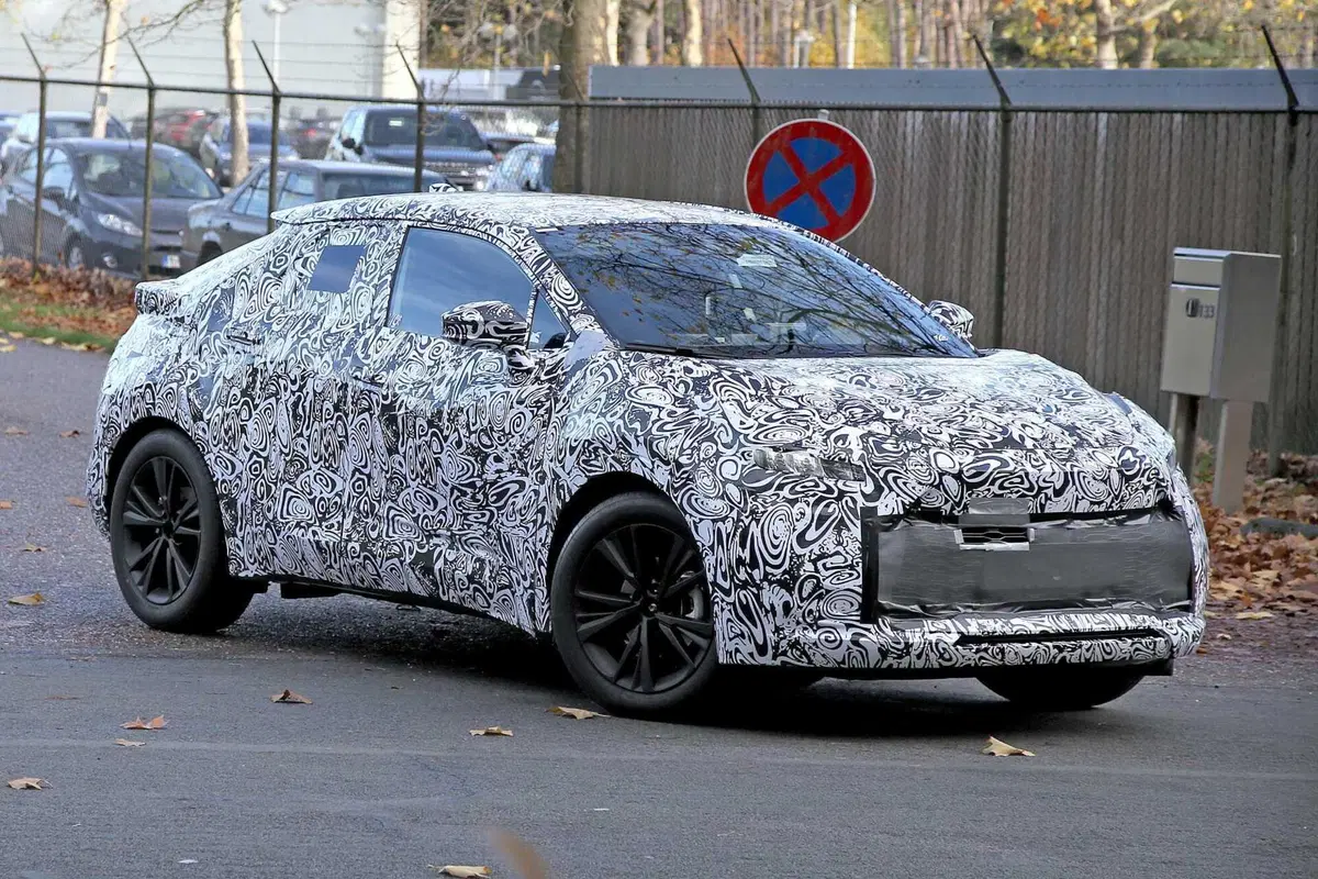 Nuova Toyota Small SU elettrica, ecco le foto spia (3)