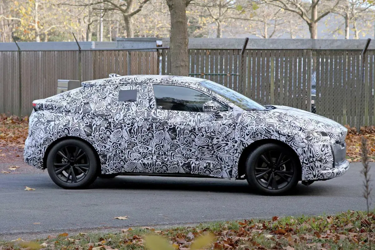 Nuova Toyota Small SU elettrica, ecco le foto spia (6)