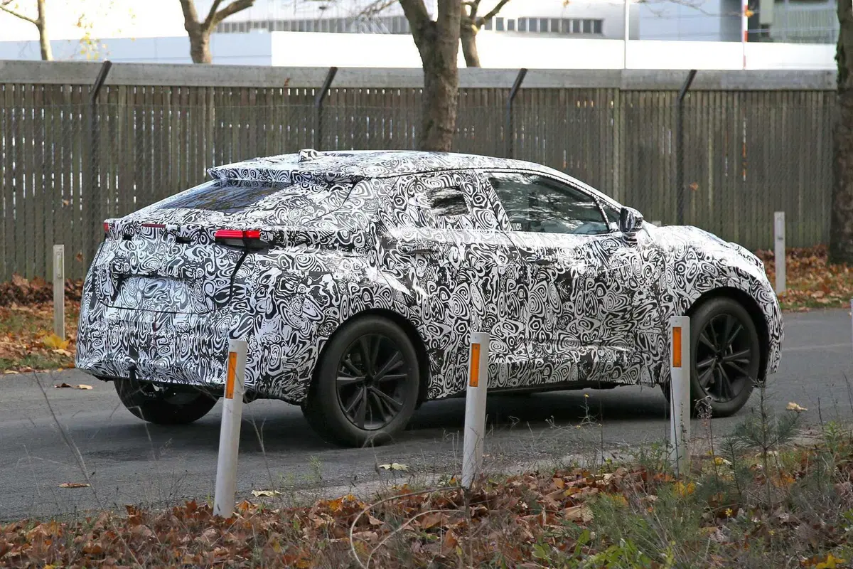 Nuova Toyota Small SU elettrica, ecco le foto spia (7)