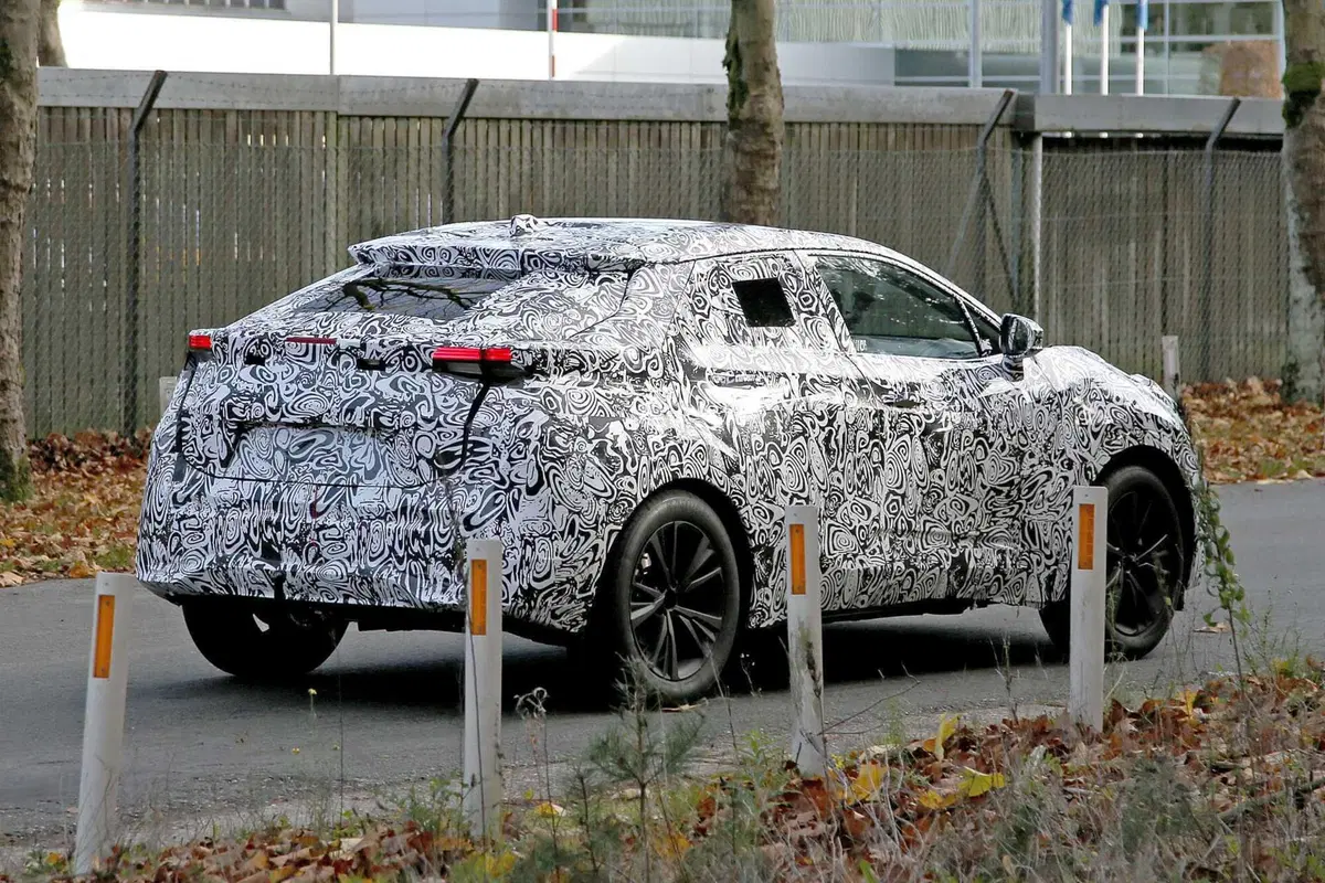 Nuova Toyota Small SU elettrica, ecco le foto spia (8)