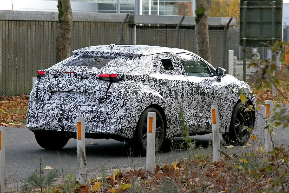 Nuova Toyota Small SU elettrica, ecco le foto spia (9)