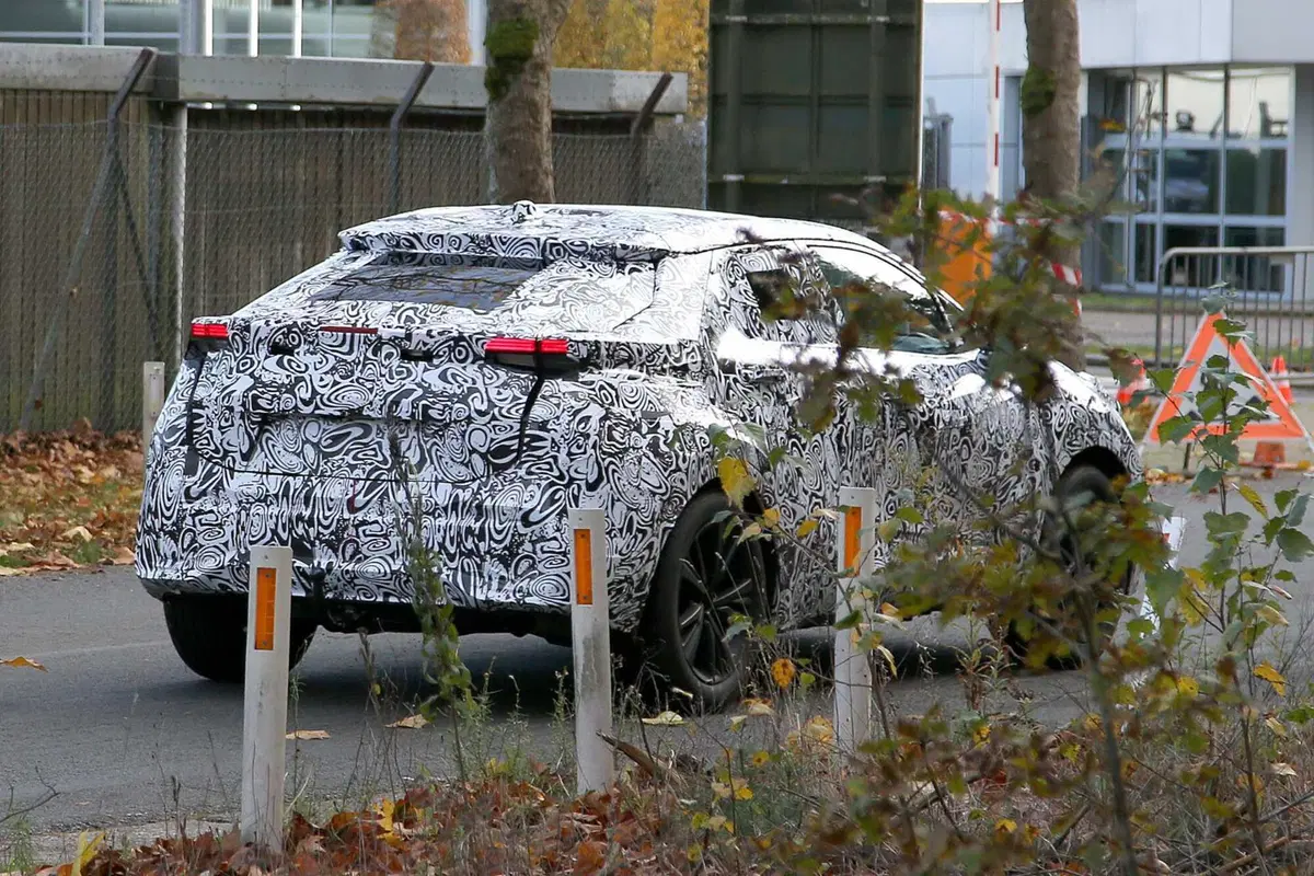 Nuova Toyota Small SU elettrica, ecco le foto spia (10)