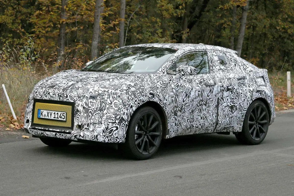 Nuova Toyota Small SU elettrica, ecco le foto spia (12)