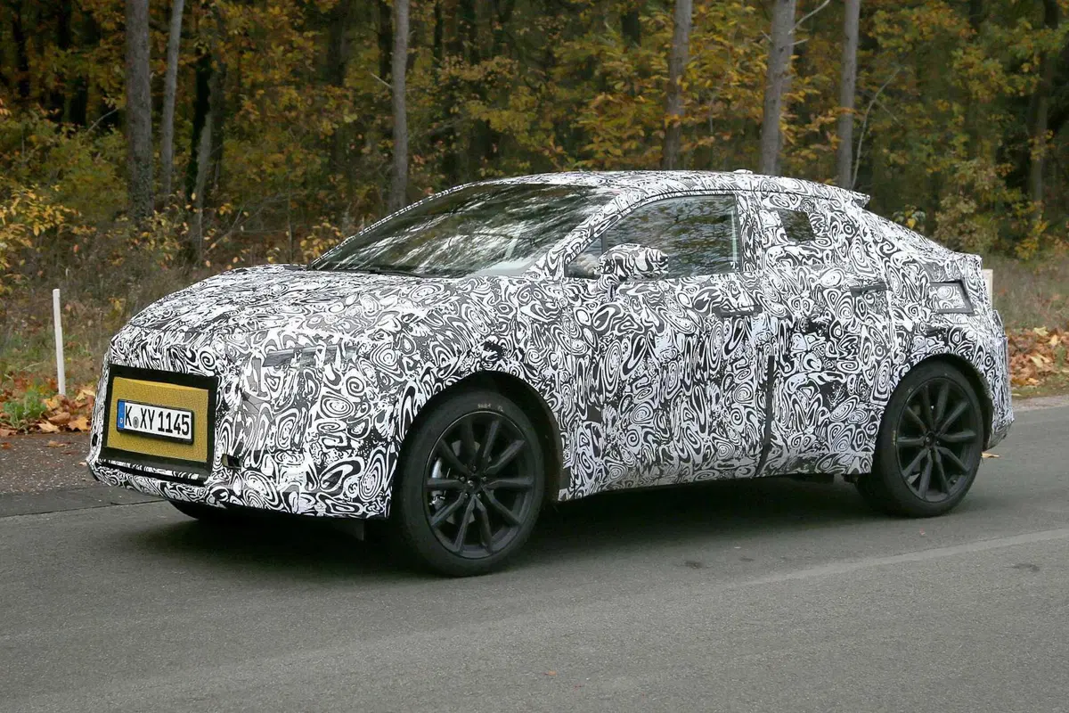 Nuova Toyota Small SU elettrica, ecco le foto spia (13)