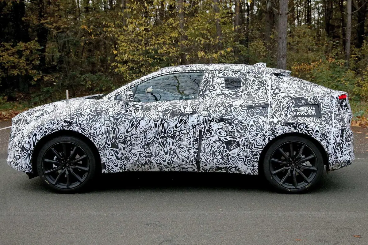 Nuova Toyota Small SU elettrica, ecco le foto spia (14)