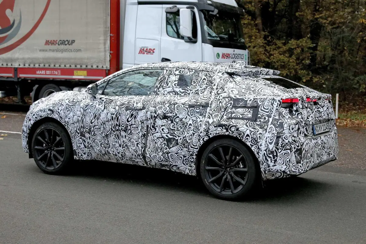 Nuova Toyota Small SU elettrica, ecco le foto spia (15)