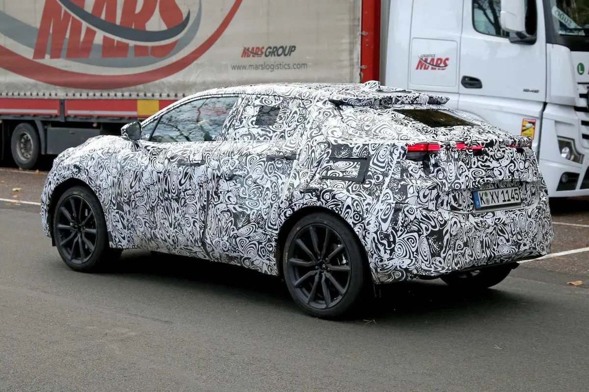 Nuova Toyota Small SU elettrica, ecco le foto spia (16)