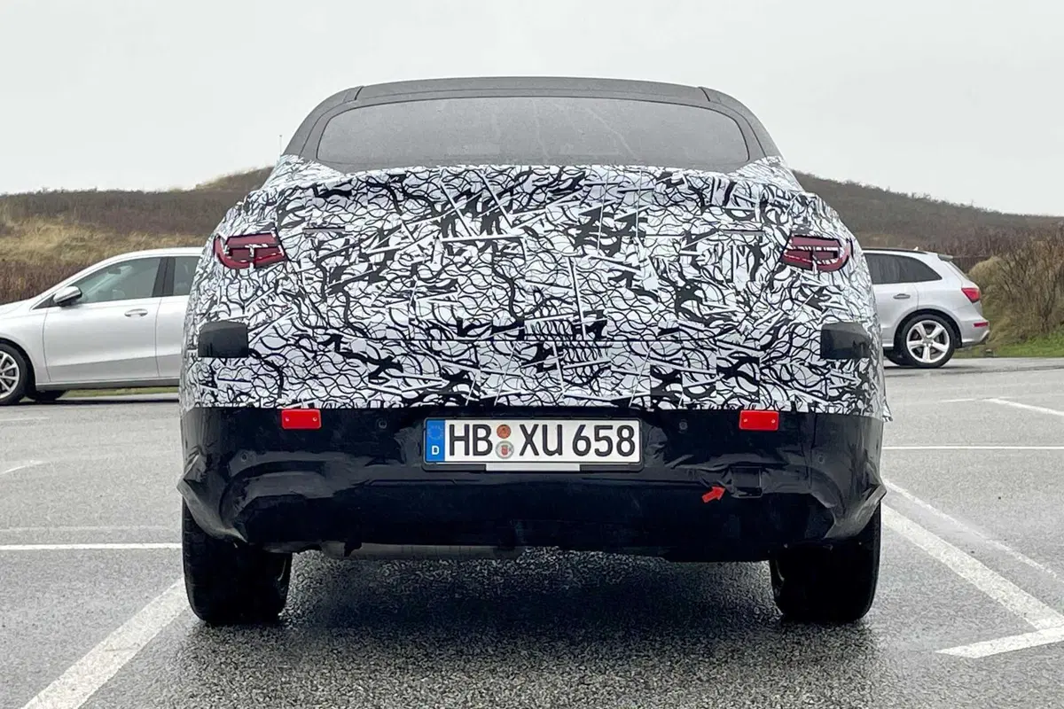 Mercedes GLC Coupé, ecco le foto spia del nuovo Facelift (7)