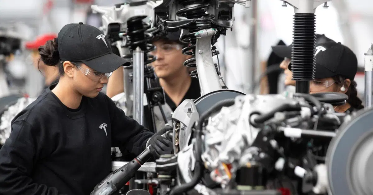 Quante ore ci vogliono per costruire un'auto? 
