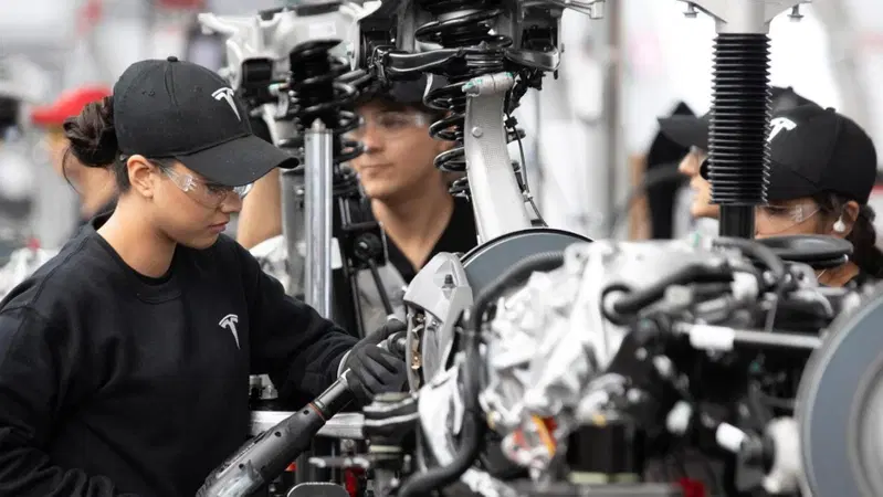 Quante ore ci vogliono per costruire un'auto? 