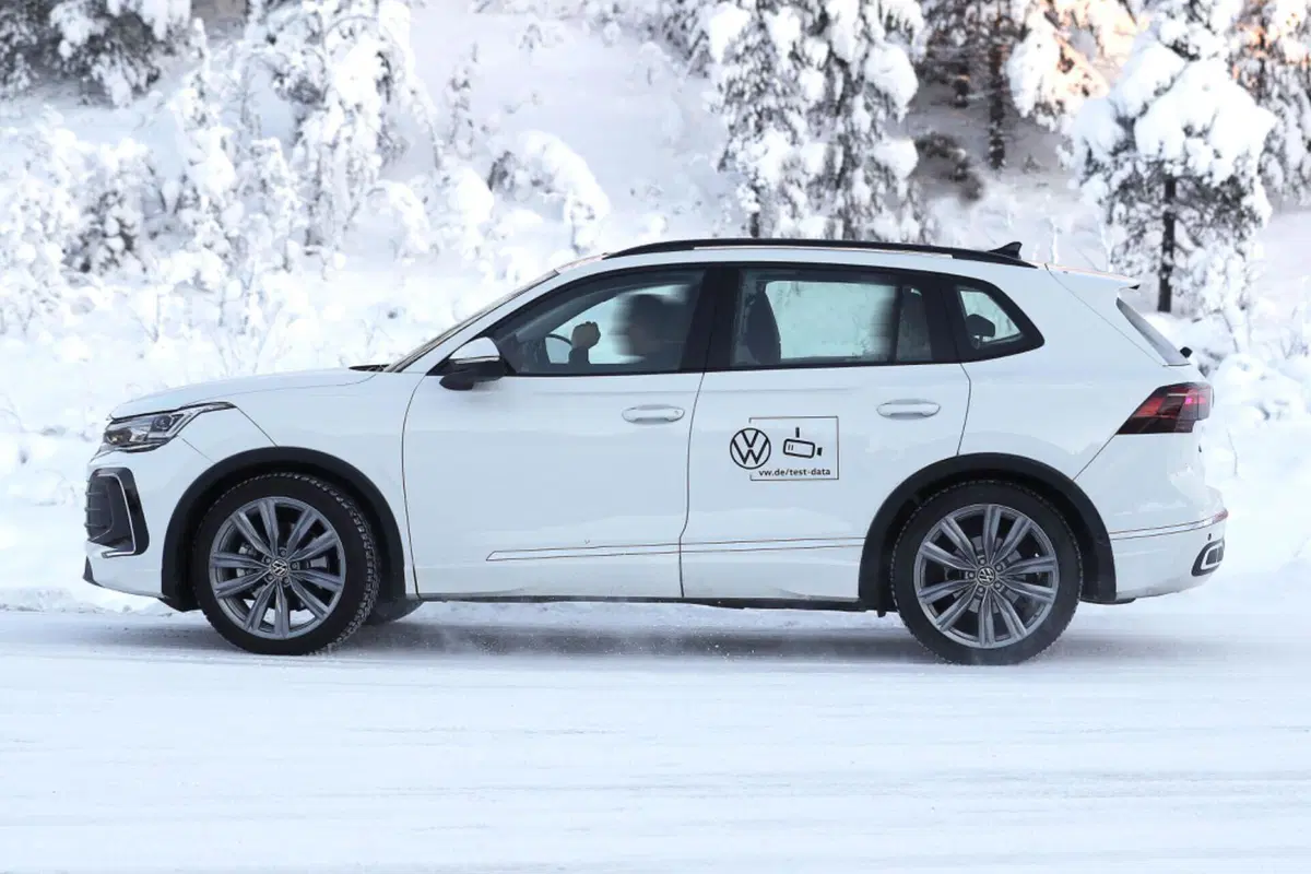 Nuova Volkswagen Tiguan, ecco le foto spia della terza generazione (4)
