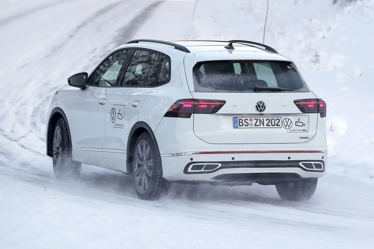 Nuova Volkswagen Tiguan, ecco le foto spia della terza generazione (5)