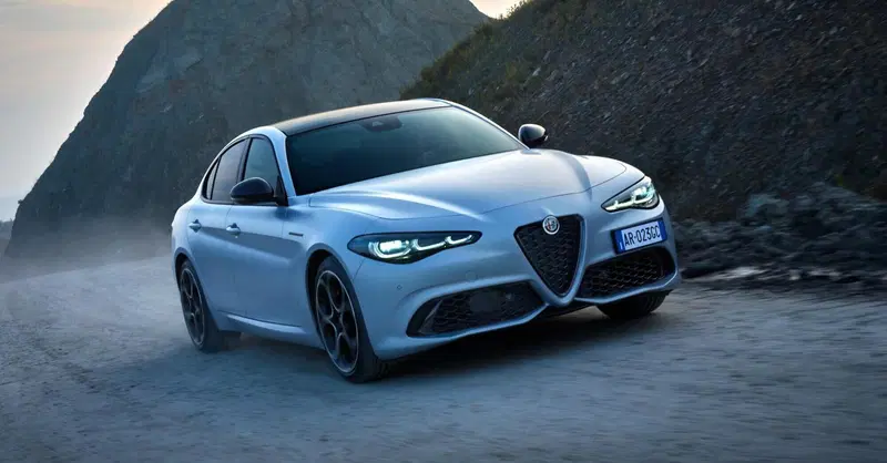Scende in campo e le ha tutte contro: nuova Alfa Romeo Giulia 2023 top e flop