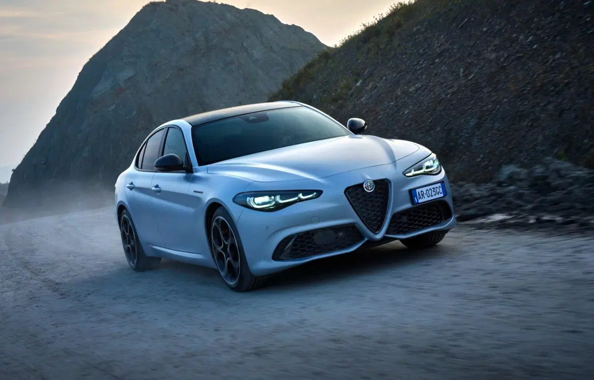 Scende in campo e le ha tutte contro: nuova Alfa Romeo Giulia top e flop (4)