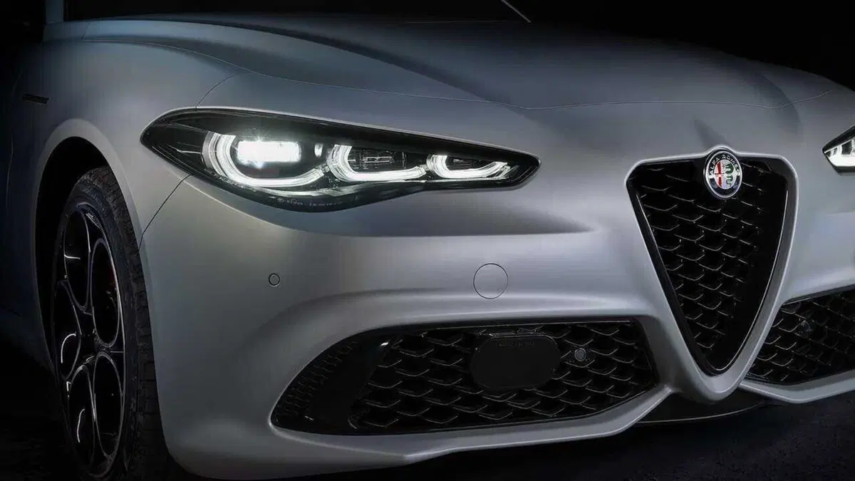 Scende in campo e le ha tutte contro: nuova Alfa Romeo Giulia top e flop (3)