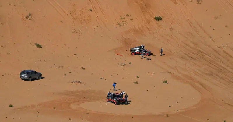 Dakar 2023-D6. Fotofinish. Incidente &ldquo;Peter&rdquo;-Sainz. Mistero Audi. Dud Sta Bene