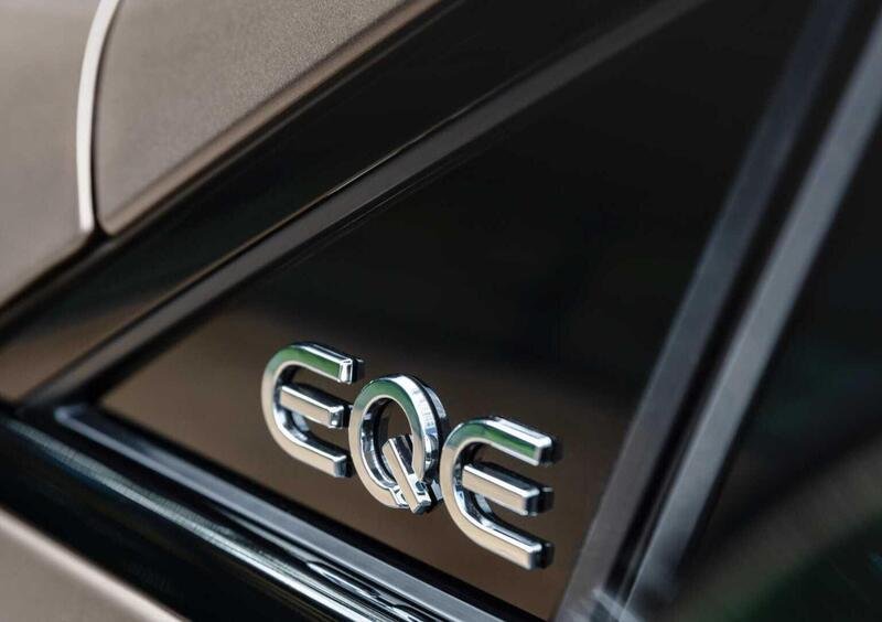 Mercedes-Benz EQE SUV (2022-->>) (25)