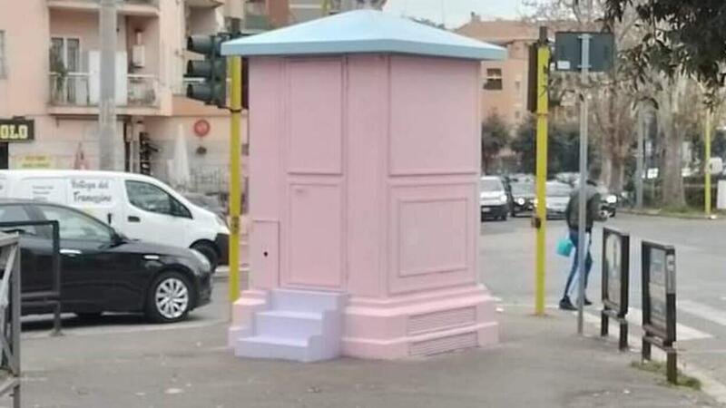 Polizia Locale a Roma: le ex garitte sono rosa e azzurre (per ora) 