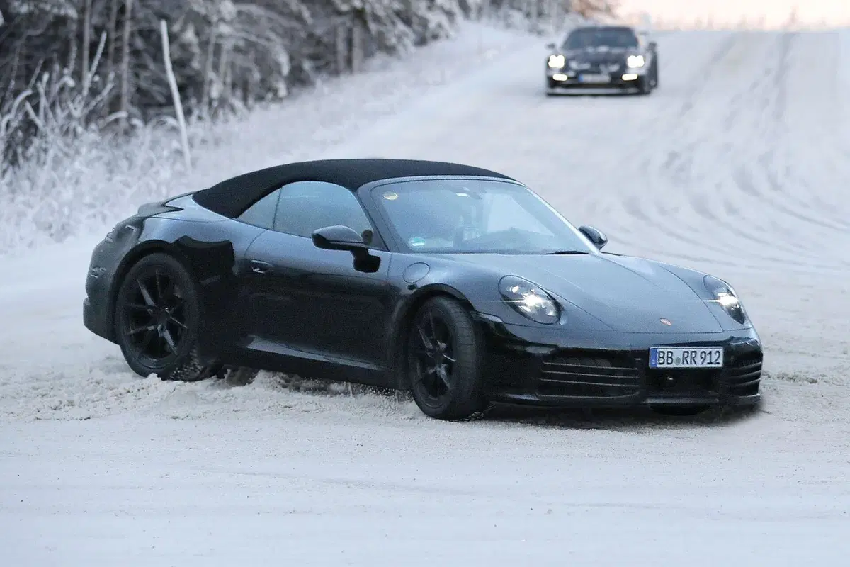 Porsche 911, ecco le foto spia del nuovo Facelift (6)