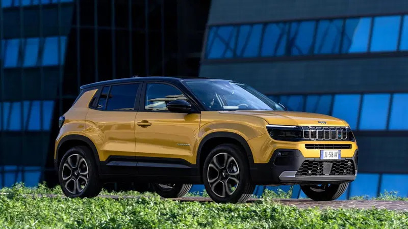 Jeep Avenger: prezzi, versioni e scheda tecnica della nuova SUV "tascabile"