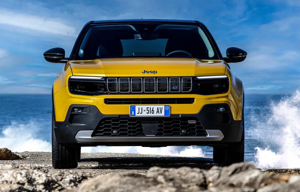 Jeep Avenger: ecco gli interni e i dettagli della meccanica a Parigi 2022 (48)