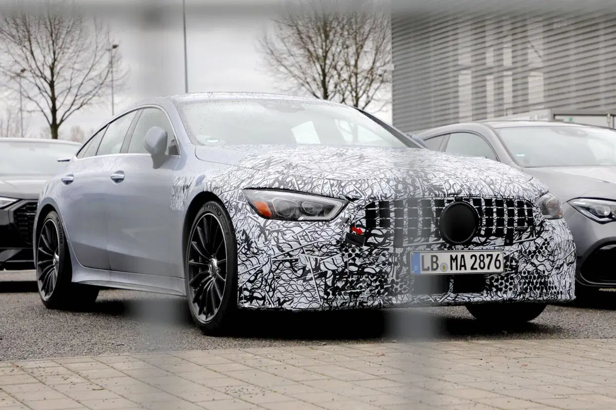 Mercedes AMG GT 4 porte, ecco le foto spia del nuovo Facelift (4)