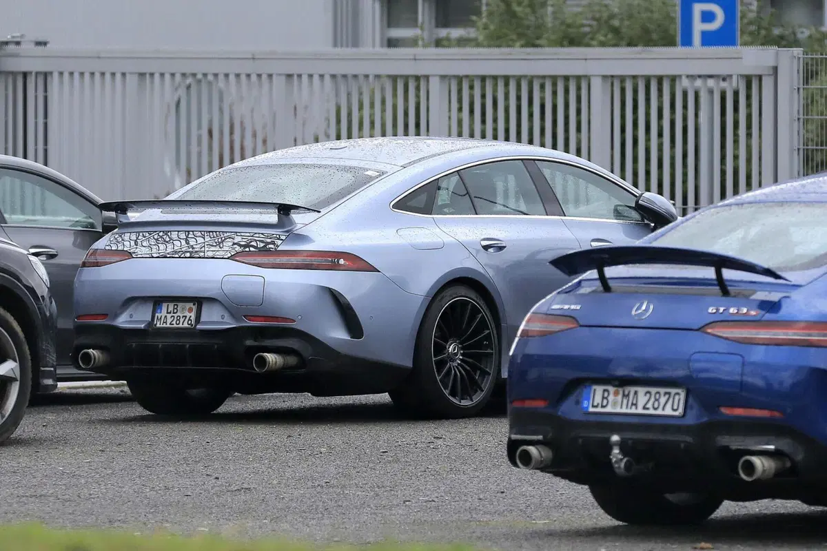 Mercedes AMG GT 4 porte, ecco le foto spia del nuovo Facelift (5)