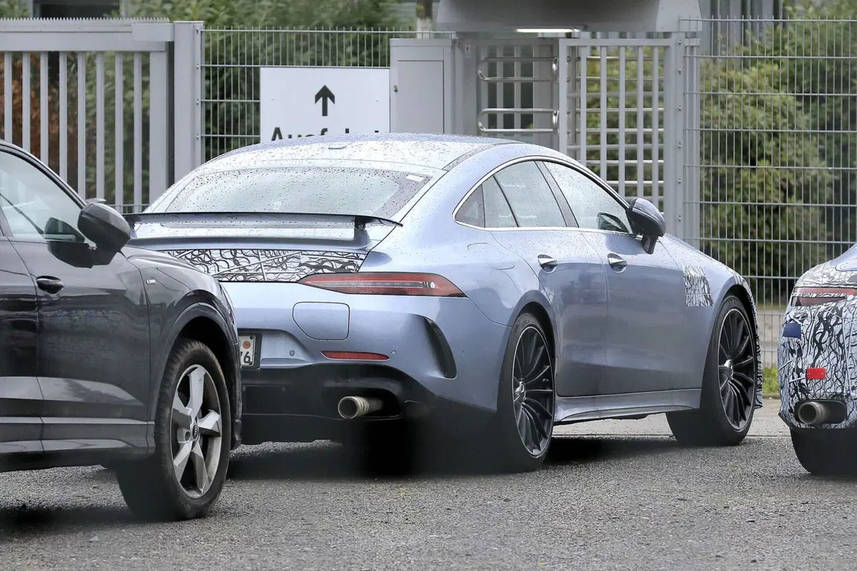 Mercedes AMG GT 4 porte, ecco le foto spia del nuovo Facelift (7)