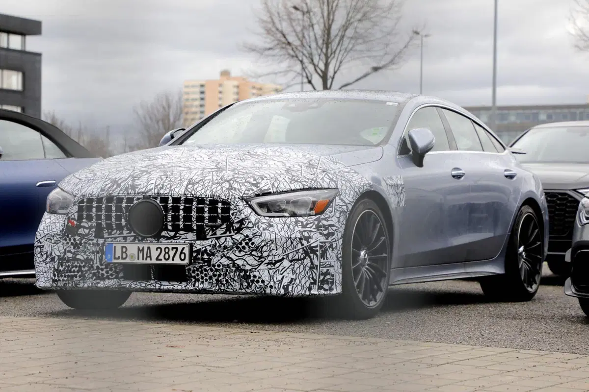 Mercedes AMG GT 4 porte, ecco le foto spia del nuovo Facelift (8)
