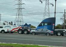 Il camion di Tesla viene trainato, si è forse rotto?