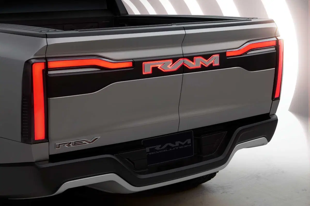 RAM 1500 Revolution BEV Concept (2023) (14)
