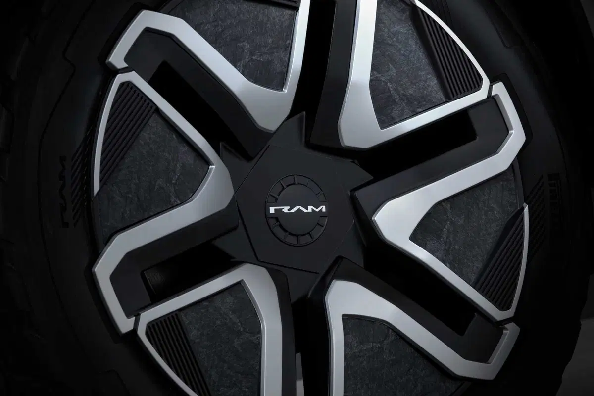 RAM 1500 Revolution BEV Concept (2023) (17)