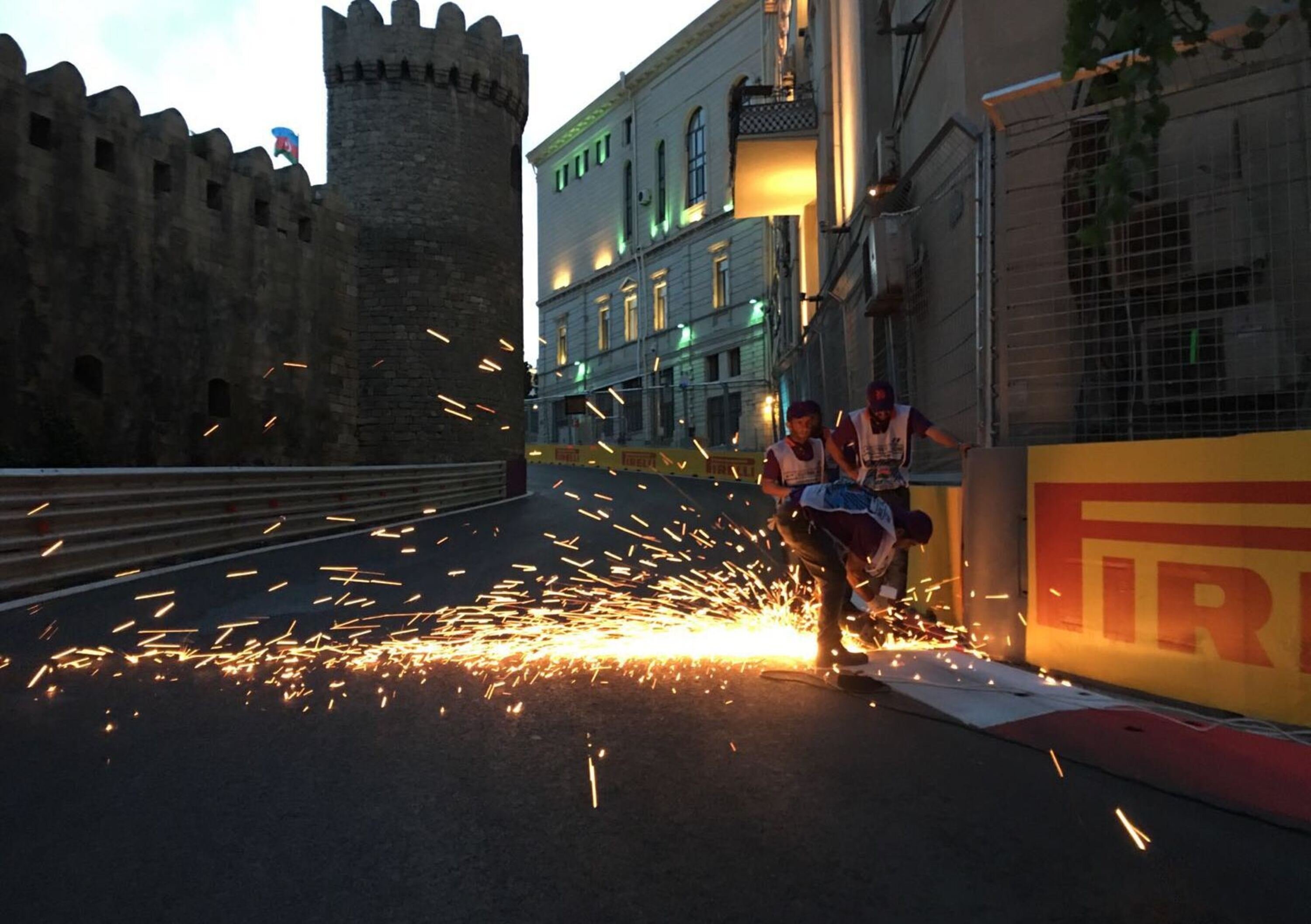 F1, Gp Europa 2016: lavori sui cordoli in corso a Baku