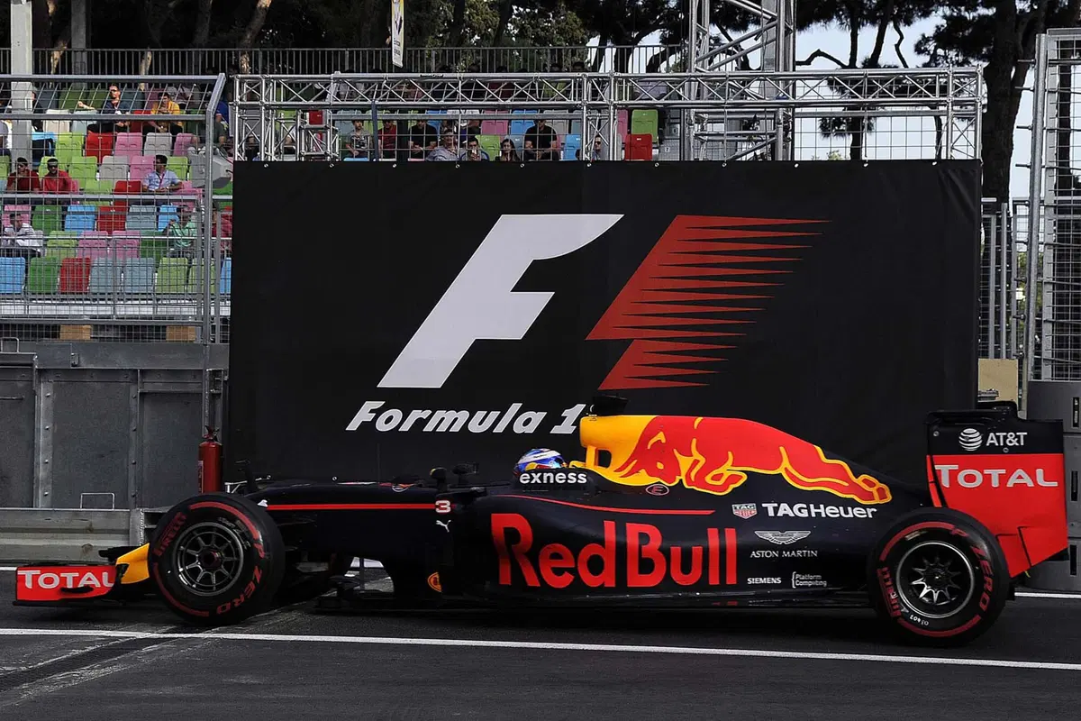 F1, Gp Europa 2016: pole per Rosberg (8)