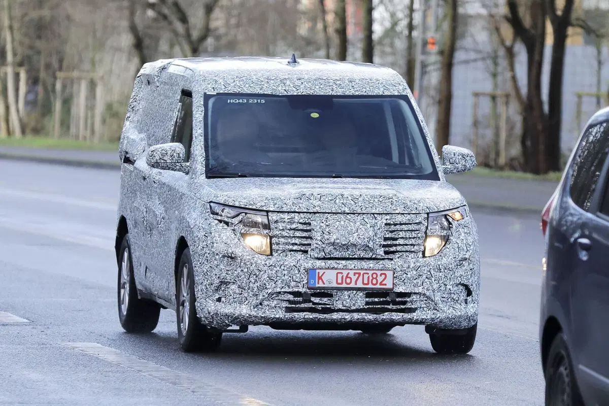 Nuovo Ford Transit Courier, ecco le foto spia (2)