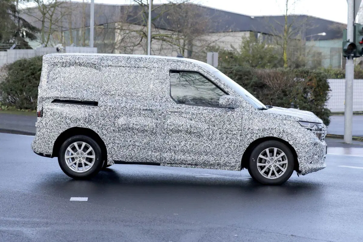 Nuovo Ford Transit Courier, ecco le foto spia (3)