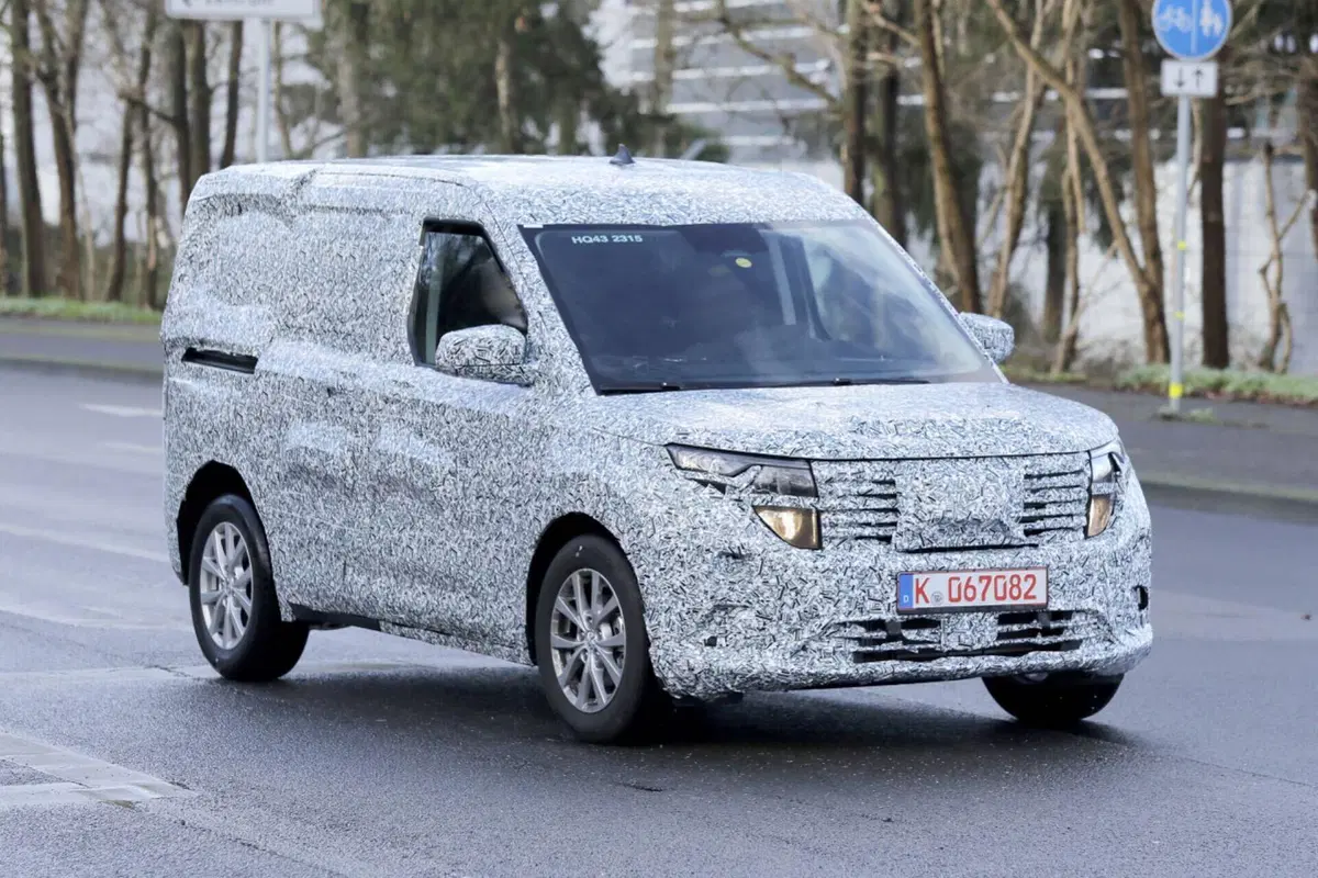 Nuovo Ford Transit Courier, ecco le foto spia (4)