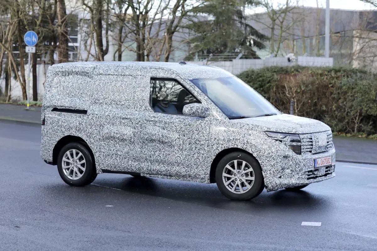 Nuovo Ford Transit Courier, ecco le foto spia (8)