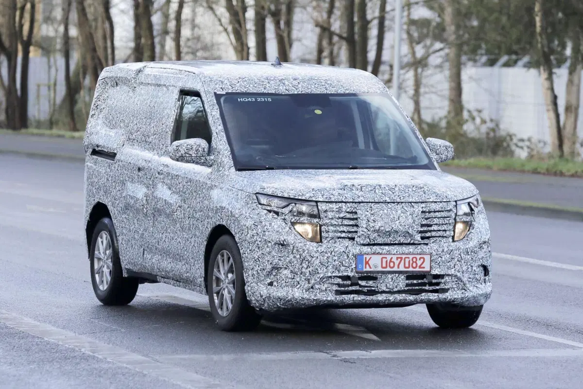 Nuovo Ford Transit Courier, ecco le foto spia (9)