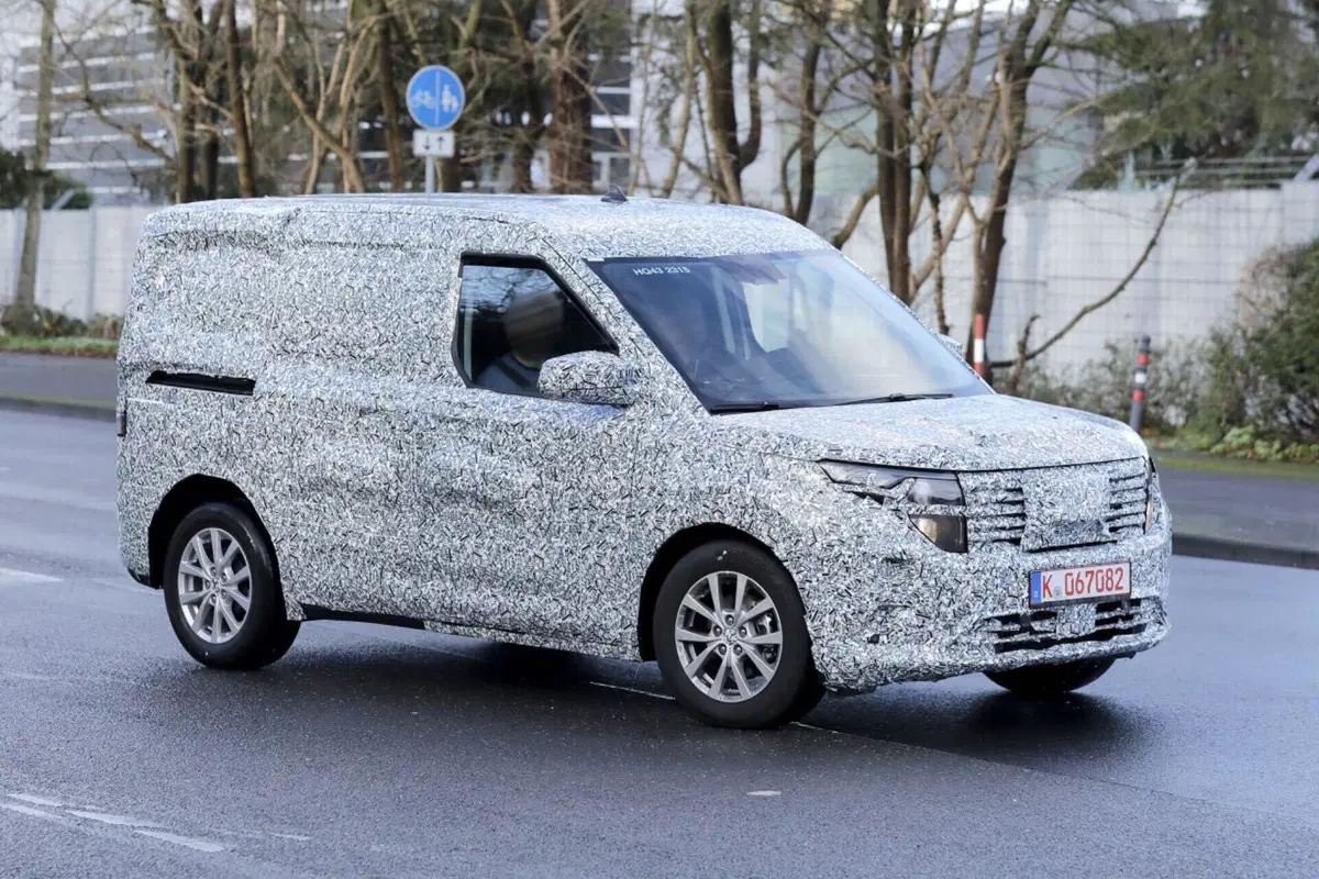 Nuovo Ford Transit Courier, ecco le foto spia (10)