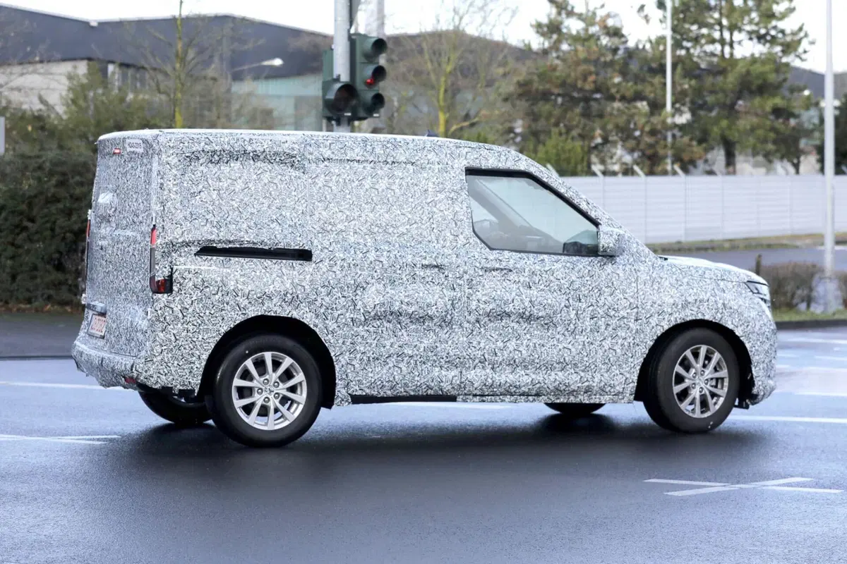 Nuovo Ford Transit Courier, ecco le foto spia (11)